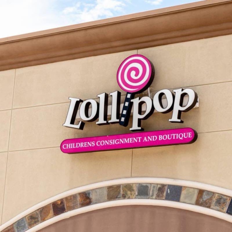 Lollipop Boutique in Pearland offers Facebook Live Shopping tomo